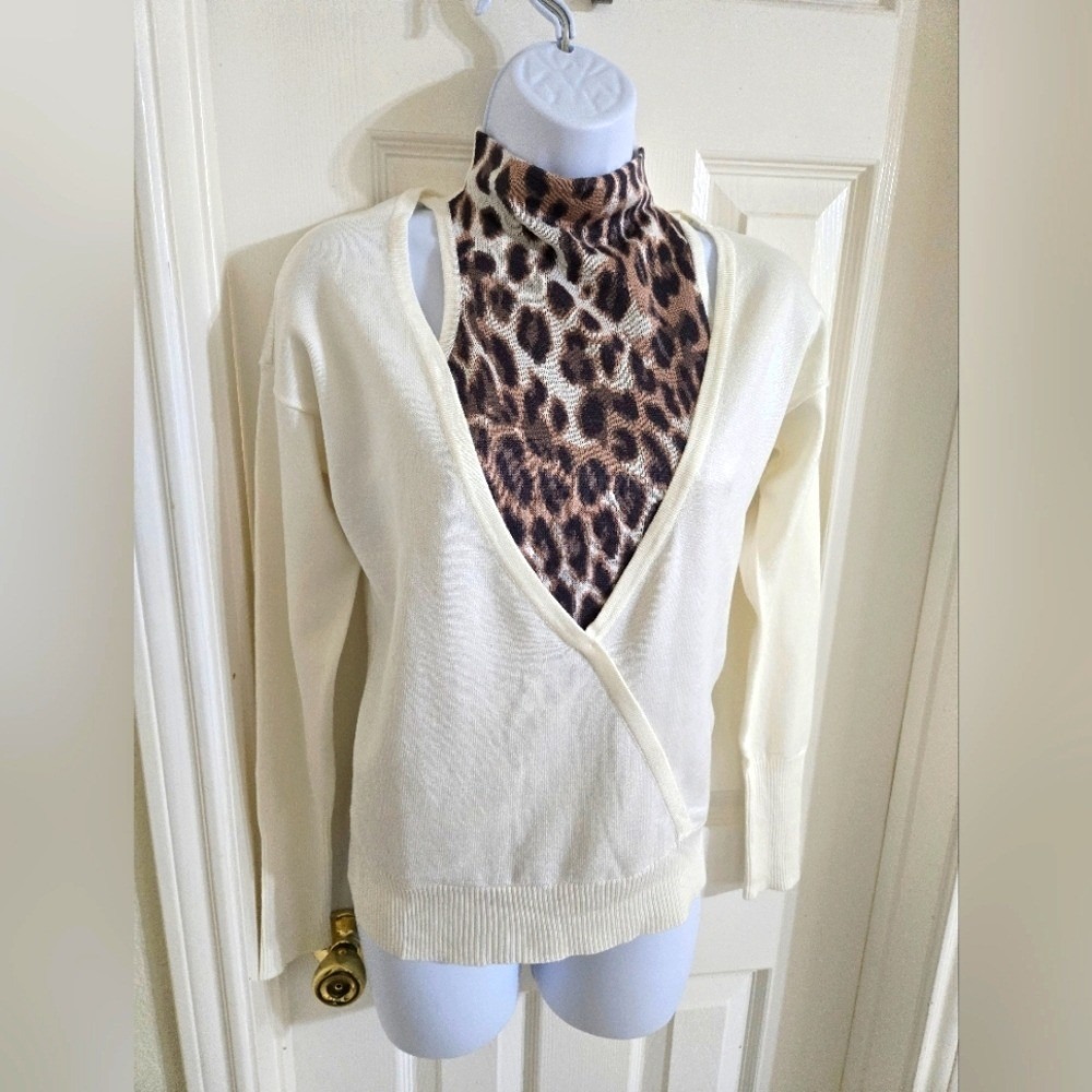 Venus Turtle Neck Sweater Women's XS Multi Colored Leopard (cream/Black/Brown)